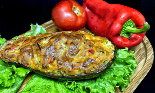 Баклажан по-кавказски, фаршированный овощной икрой под сыром сулугуни